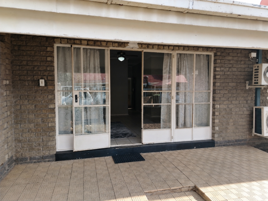 2 Bedroom Property for Sale in Rustenburg Central North West